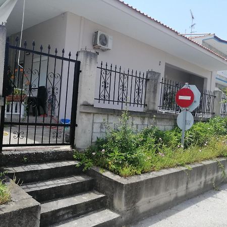 Apartments Christina เนอาวรัสนา ภายนอก รูปภาพ