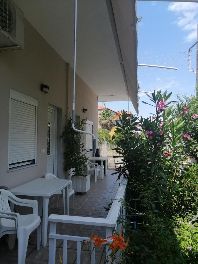 Apartments Christina เนอาวรัสนา ภายนอก รูปภาพ